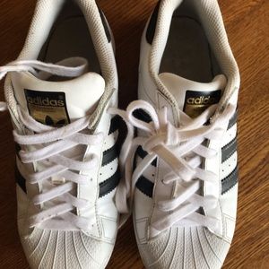 Adidas Superstar (unisex) size 4.5